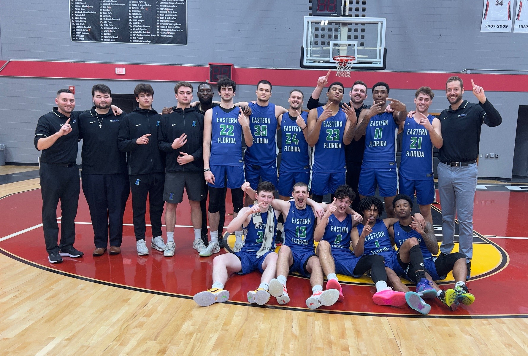 Men's basketball team wins, wraps up conference title