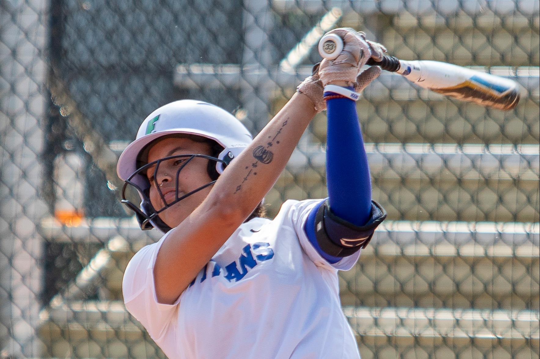 Softball team hits walkoff in Game 1, splits with College of Central Florida