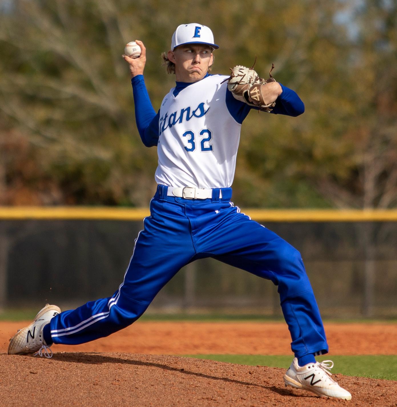 Baseball team uses strong pitching to defeat Miami Dade