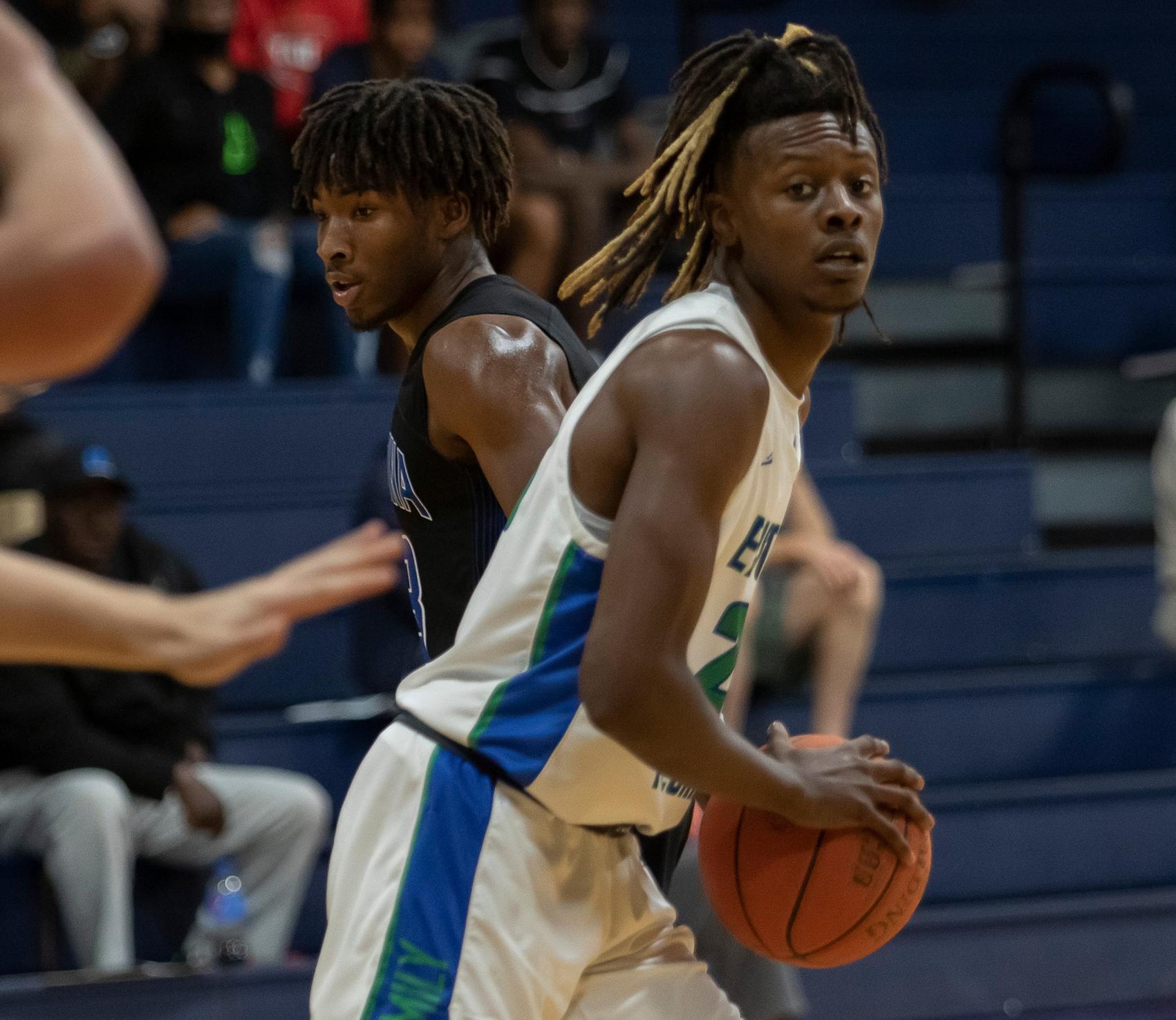Men's basketball team beats Polk State, is in first place in conference