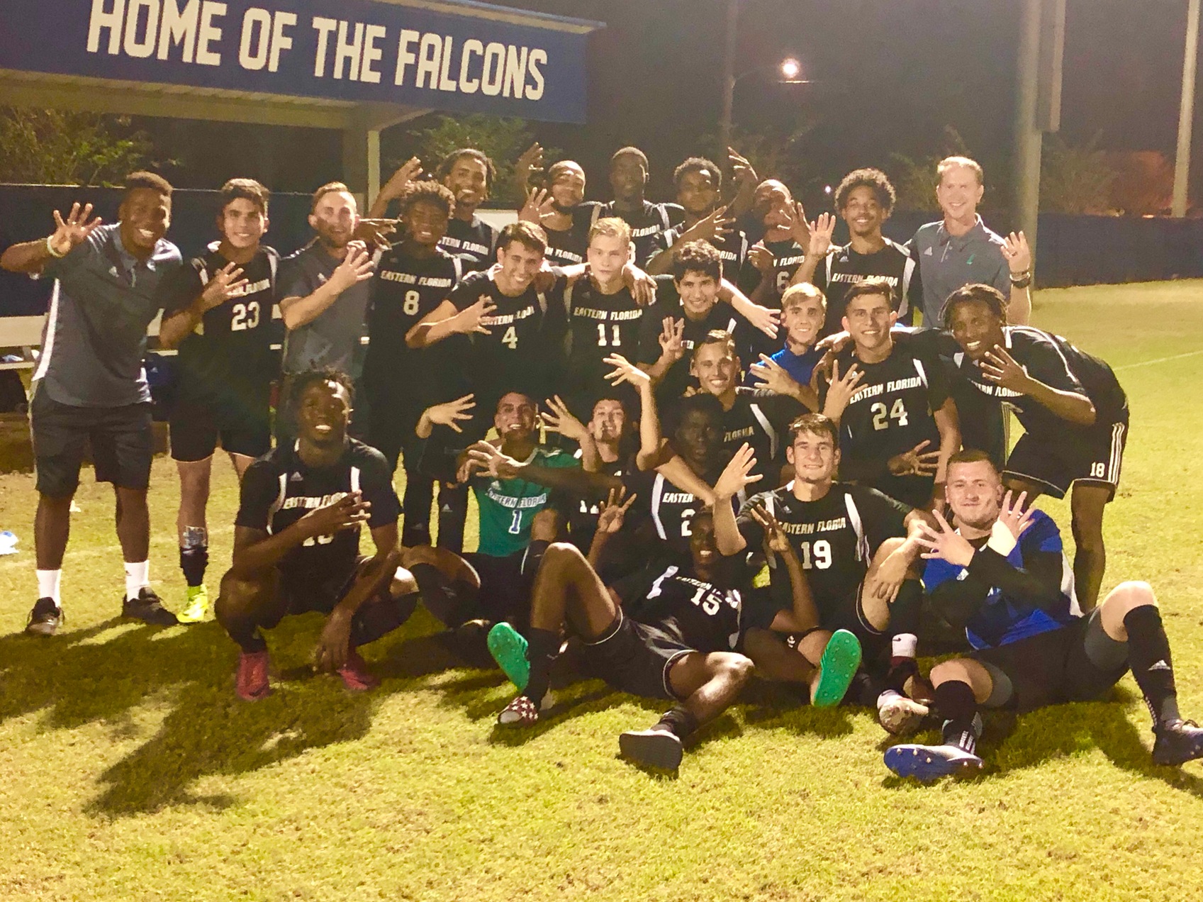 Men's soccer team wins in penalty kicks, advances to national tournament semifinals