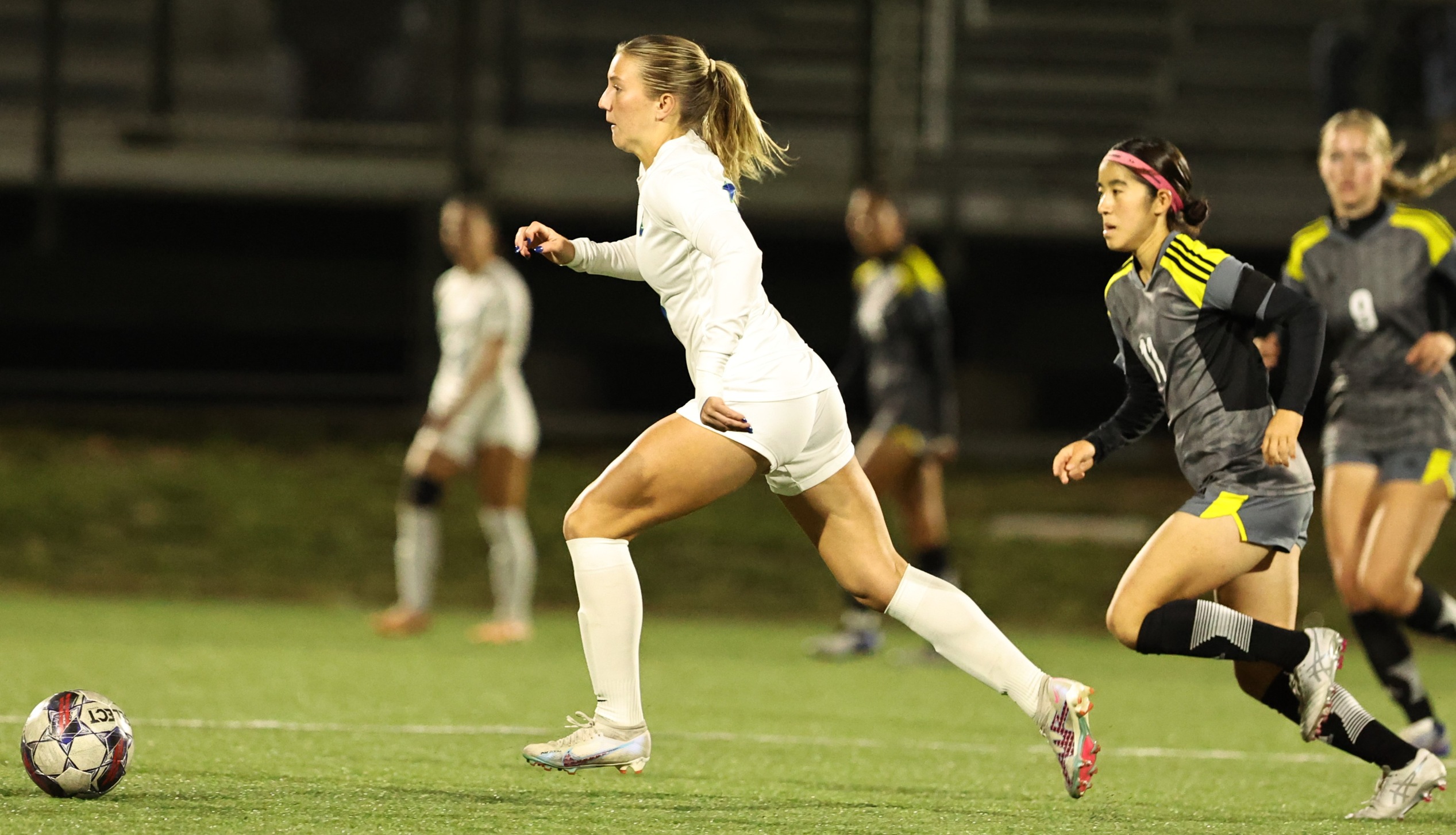 Women's soccer team holds off Tyler, advances to semifinals