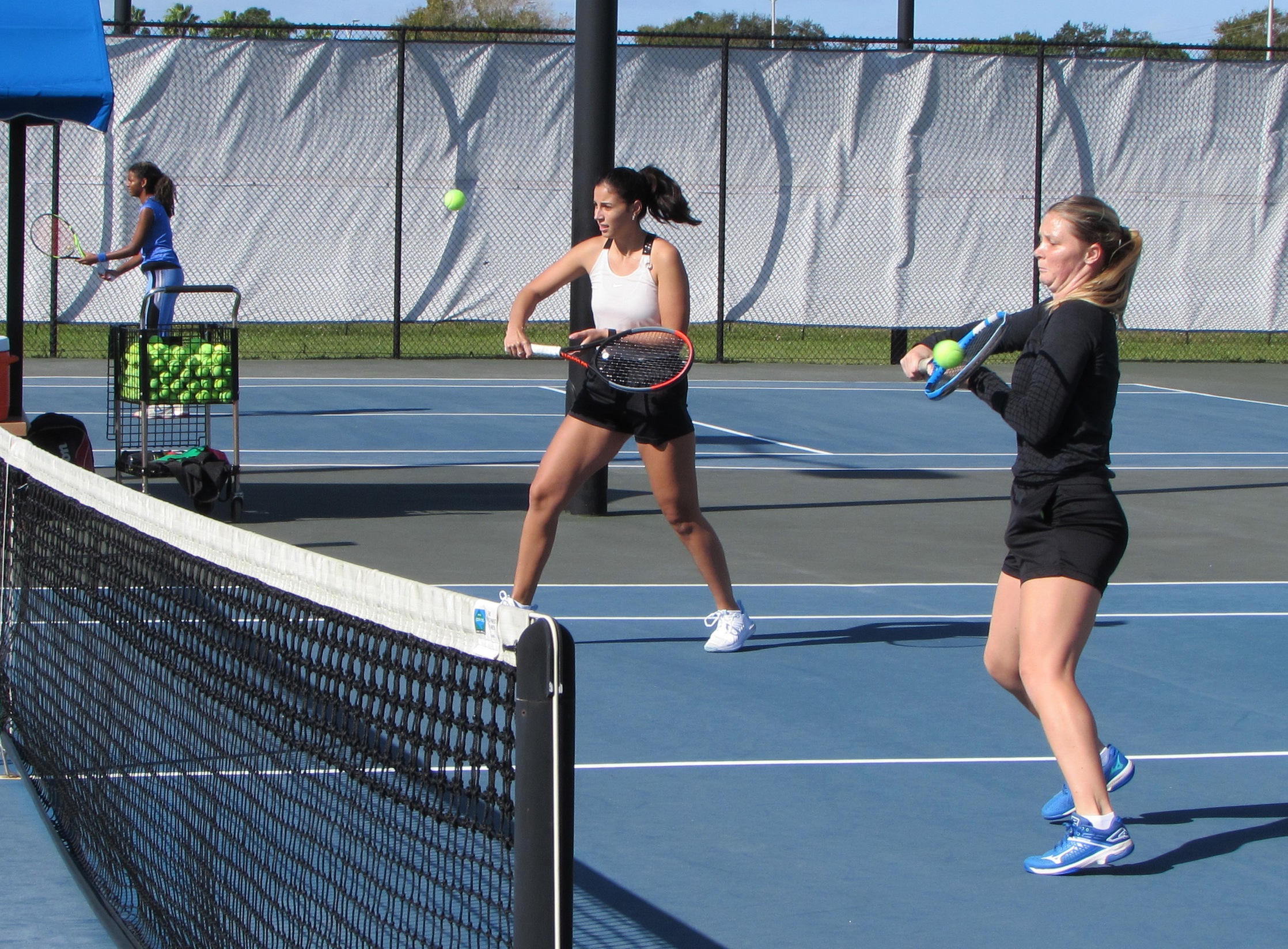 Women's tennis team hosts State College of Florida-Manatee Friday