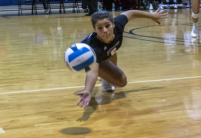 Women's volleyball team falls to College of Central Florida