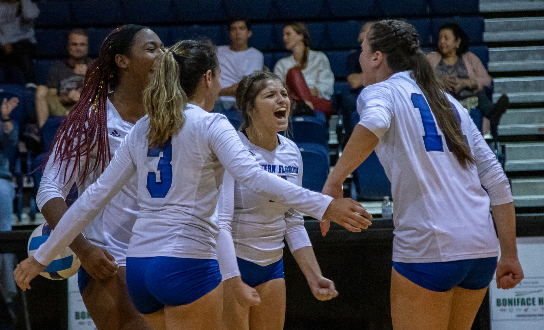 Women's volleyball team rallies to beat Indian River