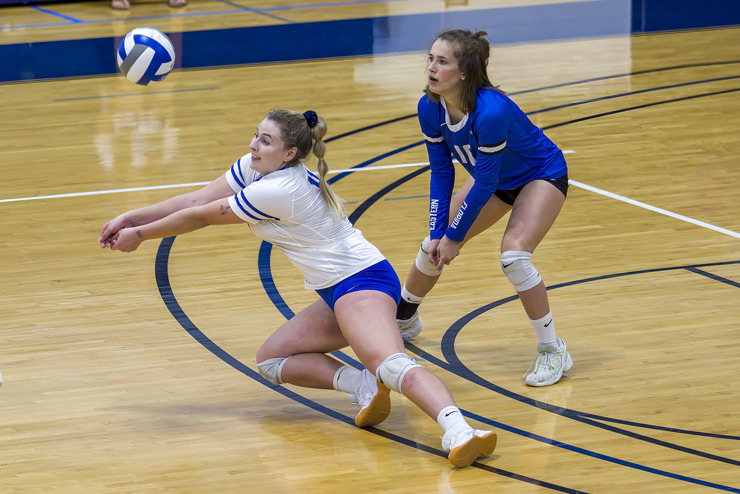 Women's volleyball team beats Polk, places third in state tournament