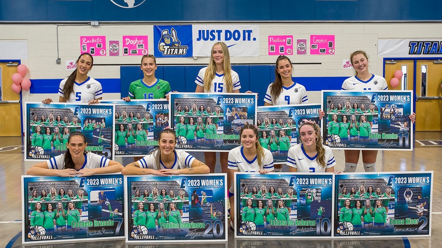 Women's volleyball team wins in straight sets on Sophomore Day